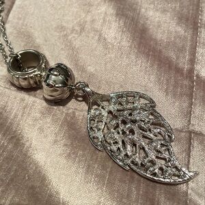 Leaf Pendant With Rhinestones Necklace